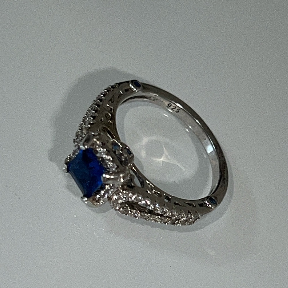 Elegant Silver and Blue Gemstone Ring